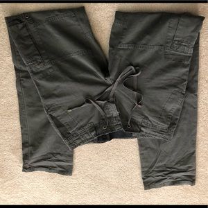 Joe’s cargo green pant